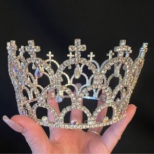 Exquisite Vintage Silver Crown with Luminescent Teardrop Crystal Embellishments